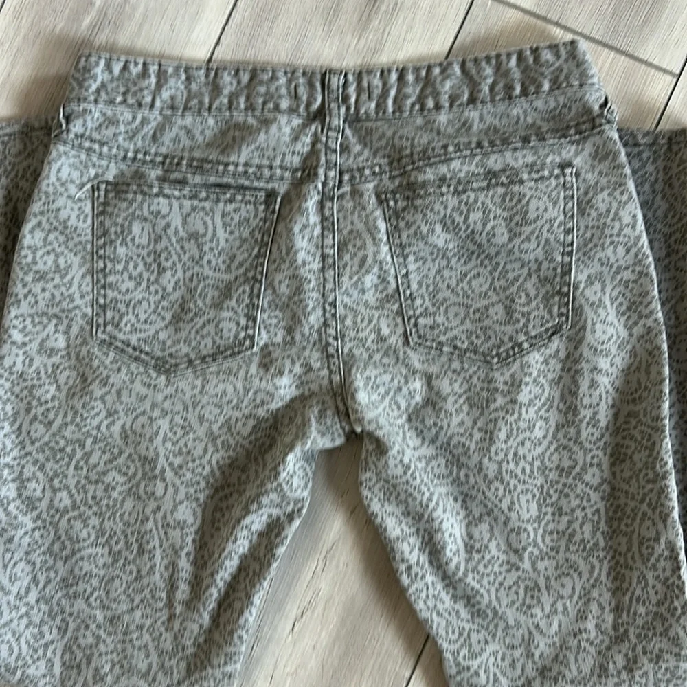 Free People paisley printed ankle zip skinny jeans size 28